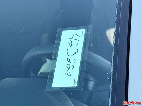 Used 2019 Toyota RAV4 XLE w/ Convenience Package image 11