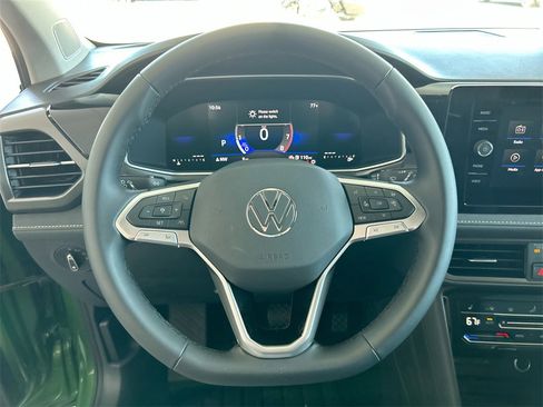 New 2026 Volkswagen Taos SE image 18