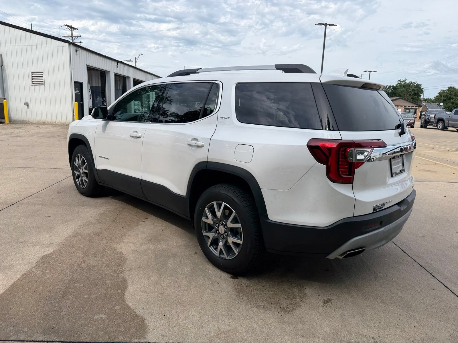 Used 2023 GMC Acadia SLT w/ Technology Package AWD/4WD image 29