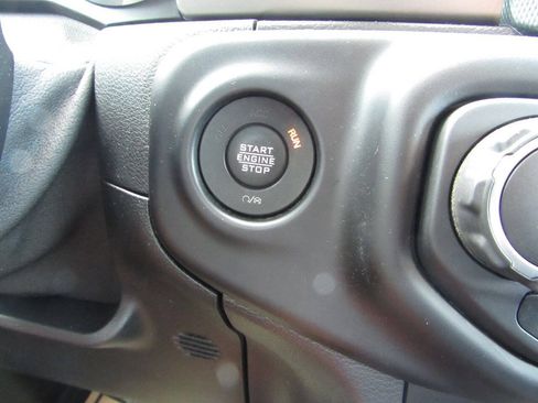 Used 2020 Jeep Wrangler Sport AWD/4WD image 32