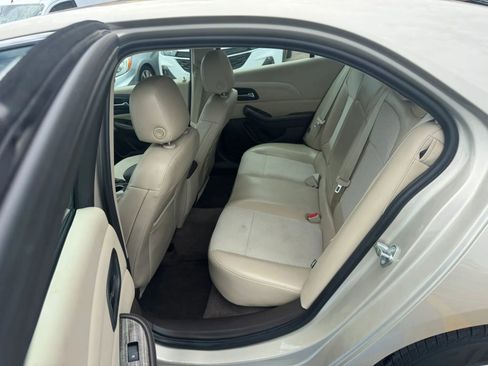 Used 2019 Ford Escape SE FWD image 10
