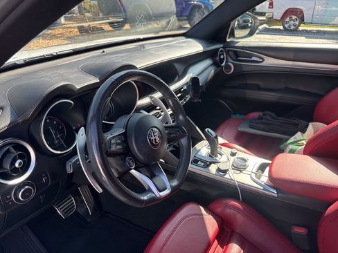 Used 2022 Alfa Romeo Stelvio Veloce AWD/4WD image 7