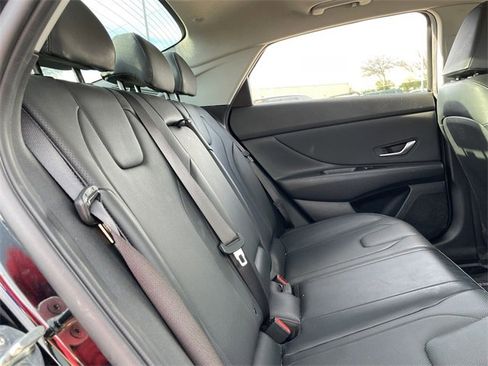 Used 2021 Hyundai Elantra Limited w/ Preferred Accessory Package image 27