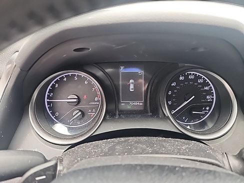 Used 2022 Toyota Camry SE FWD image 5