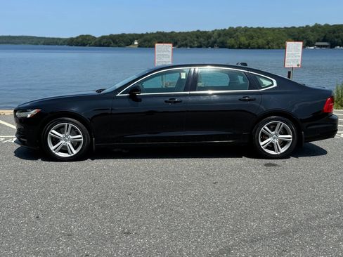Used 2018 Volvo S90 T5 Momentum w/ Convenience Package image 3