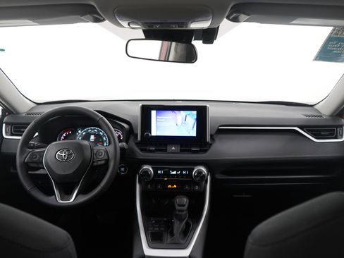 Used 2025 Toyota RAV4 XLE w/ Convenience Package image 13