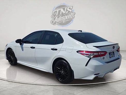Used 2020 Toyota Camry SE FWD image 3