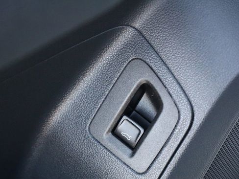 Used 2021 Volkswagen Atlas SE image 31