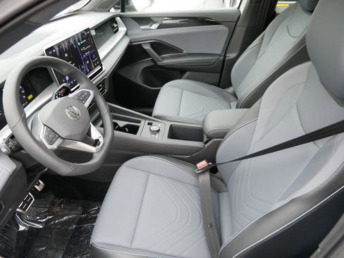 New 2026 Volkswagen Tiguan SE R-Line image 7