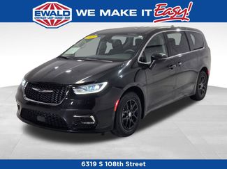 Used 2023 Chrysler Pacifica Touring-L video 1