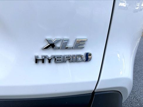 Certified 2022 Toyota RAV4 XLE w/ Convenience Package AWD/4WD image 10
