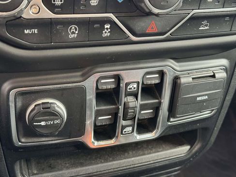 Used 2021 Jeep Gladiator Sport image 26