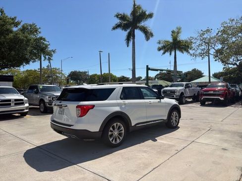Used 2021 Ford Explorer XLT w/ Equipment Group 202A RWD image 4