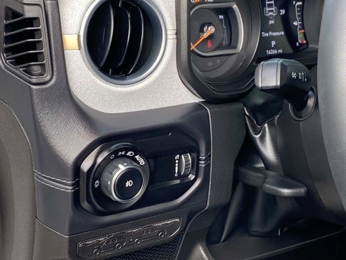 Certified 2026 Jeep Wrangler Unlimited Sahara AWD/4WD image 30