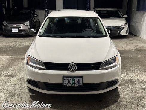 Used 2011 Volkswagen Jetta S FWD image 3