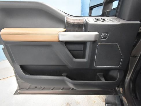 Used 2022 Ford F350 Lariat w/ Lariat Value Package image 5