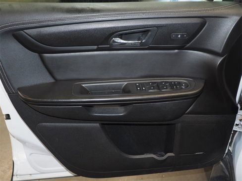 Used 2017 Chevrolet Traverse LT image 7