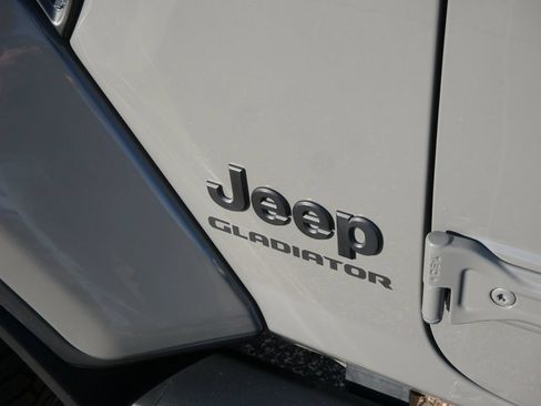 Used 2021 Jeep Gladiator Sport AWD/4WD image 11