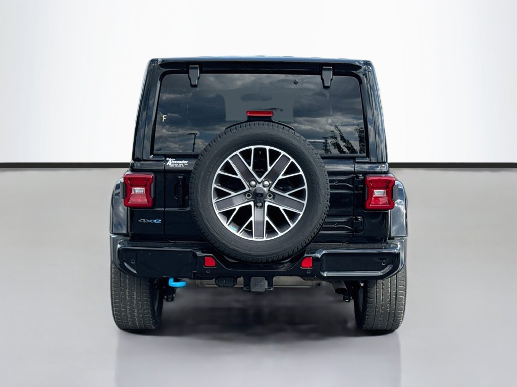 Used 2023 Jeep Wrangler Unlimited Sahara AWD/4WD image 6