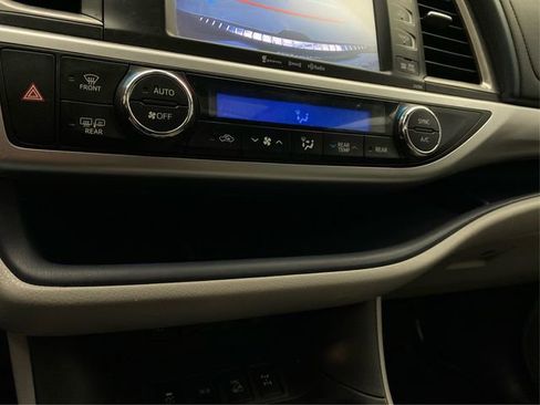 Used 2019 Toyota Highlander XLE image 32