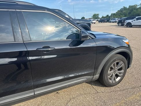 Used 2024 Ford Explorer XLT w/ Equipment Group 202A AWD/4WD image 26