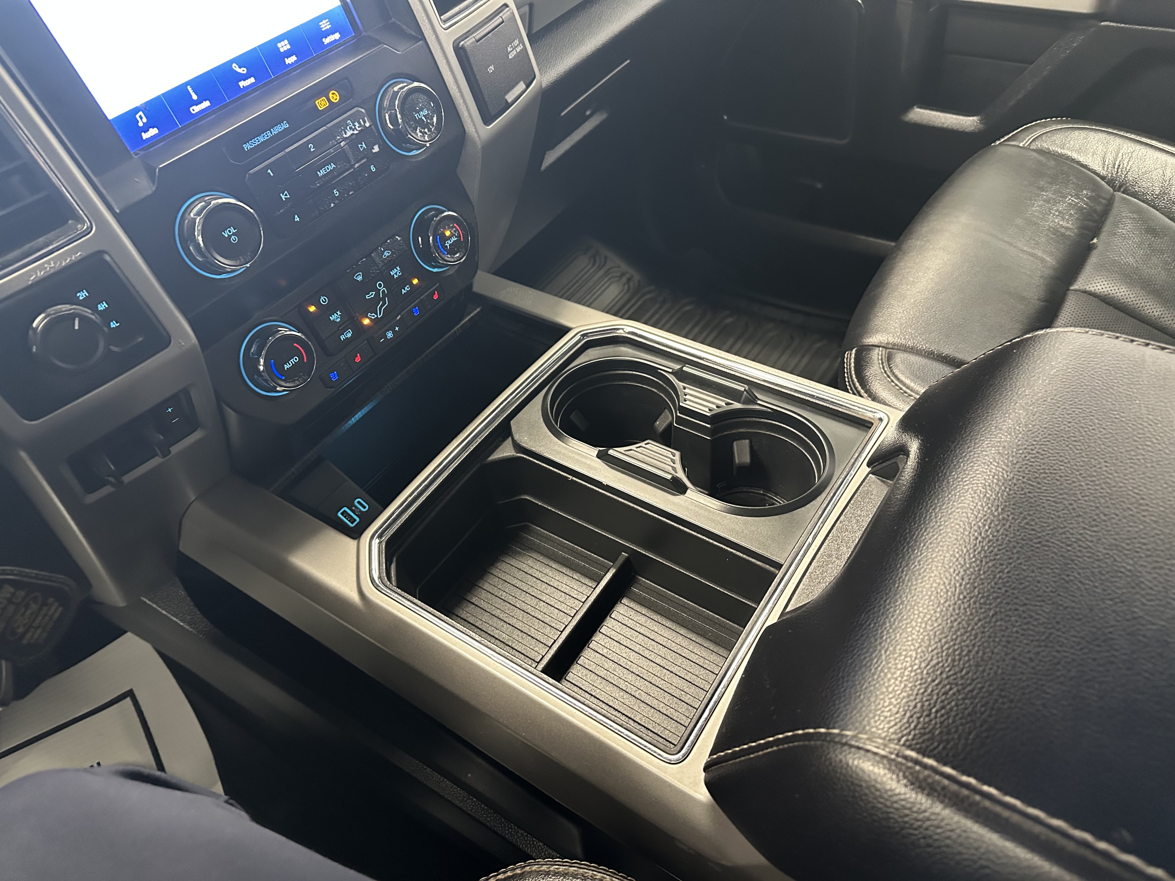 Used 2020 Ford F350 Lariat w/ Lariat Value Package AWD/4WD image 19