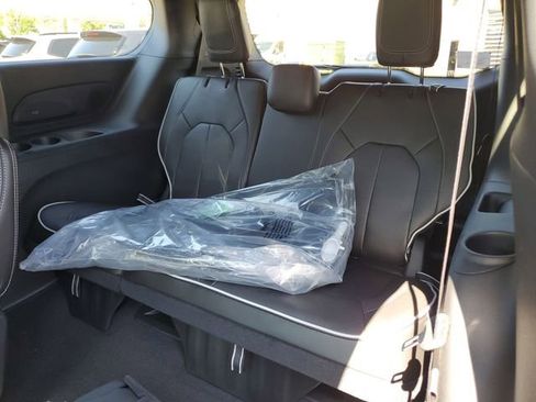New 2026 Chrysler Pacifica Limited w/ S Appearance Package image 18