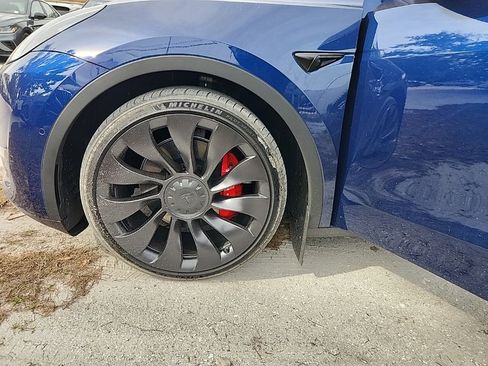 Used 2022 Tesla Model Y Performance image 9