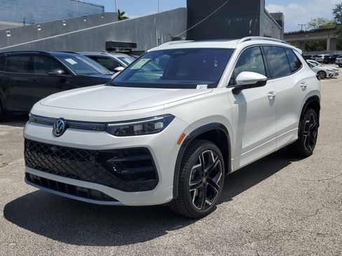 New 2026 Volkswagen Tiguan SEL R-Line AWD/4WD image 16