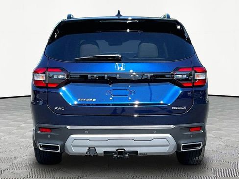 Used 2025 Honda Pilot Touring image 7