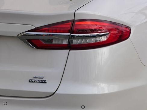 Used 2020 Ford Fusion SE FWD image 5