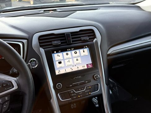 Used 2019 Ford Fusion SE FWD image 34