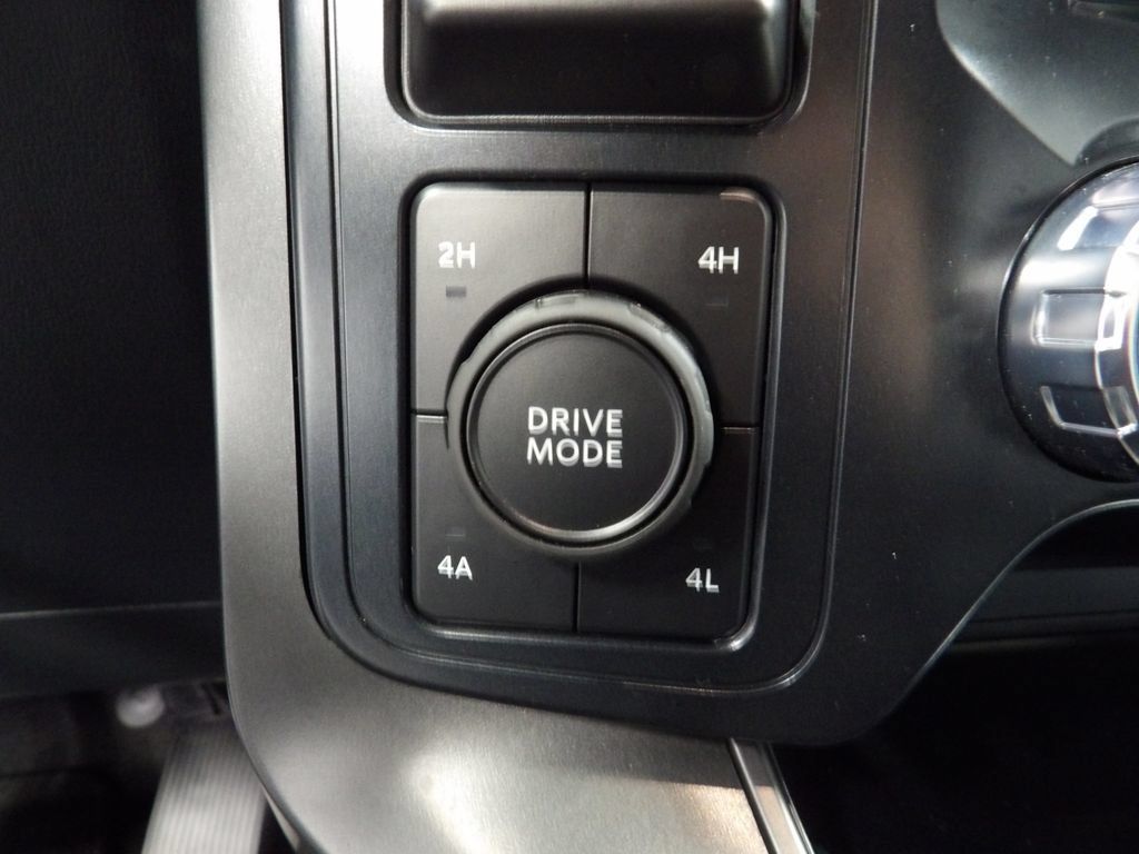 Used 2025 Ford F150 Lariat AWD/4WD image 60