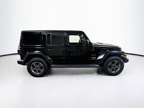 Used 2023 Jeep Wrangler Unlimited Sahara AWD/4WD image 4
