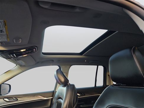 Used 2023 Jeep Grand Cherokee 4WD 4xe image 15