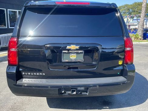 Used 2020 Chevrolet Suburban LT RWD image 6