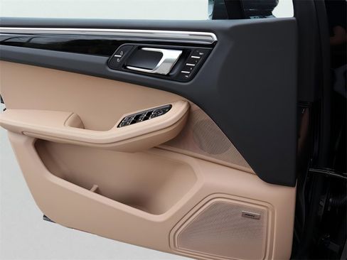 New 2025 Porsche Macan image 33