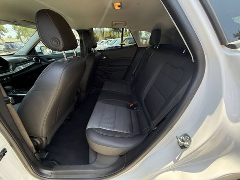 Used 2025 Chevrolet Trax LT FWD image 19