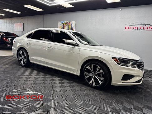 Used 2021 Volkswagen Passat 2.0T SE FWD image 1