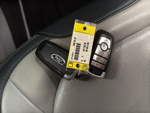 Used 2022 Ford F350 Limited image 26