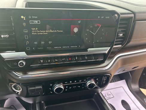 Used 2024 GMC Sierra 2500 SLT w/ SLT Premium Package image 25