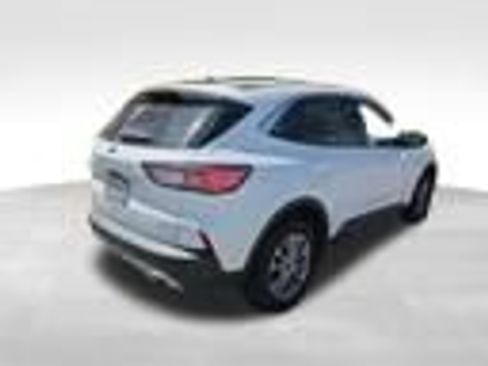 Used 2022 Ford Escape SE image 4