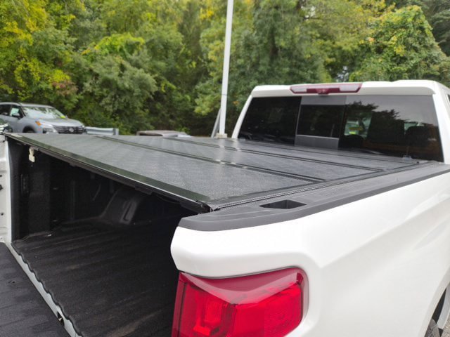 Used 2021 Chevrolet Silverado 1500 High Country w/ Technology Package AWD/4WD image 10