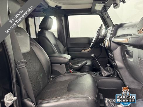 Used 2016 Jeep Wrangler Unlimited Sahara image 28