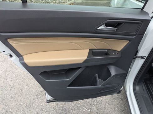 Used 2022 Volkswagen Atlas Cross Sport SE image 27