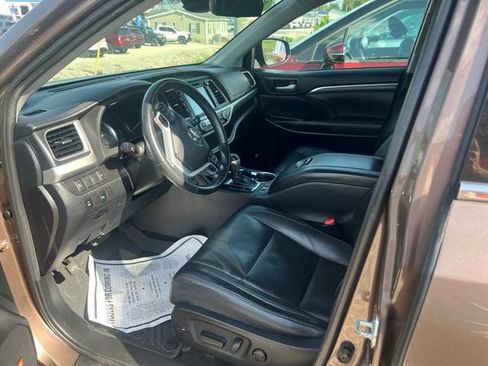 Used 2019 Toyota Highlander Limited AWD/4WD image 11
