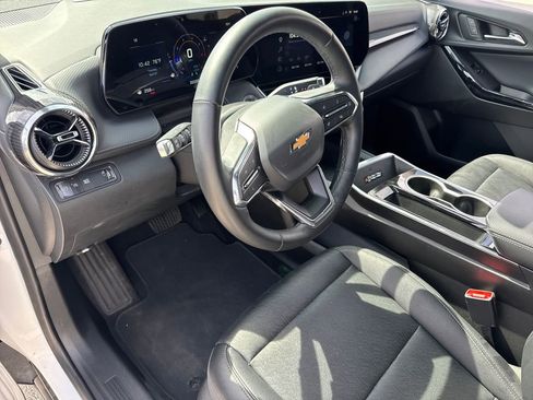 Used 2025 Chevrolet Equinox LT w/ Convenience Package II FWD image 16