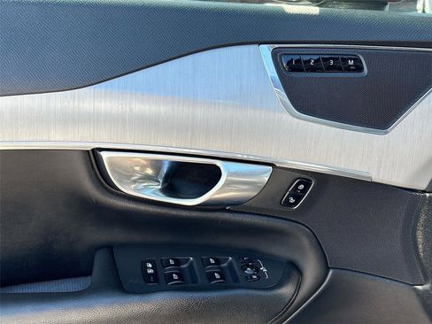 Used 2021 Volvo XC90 T5 Momentum w/ Climate Package image 18