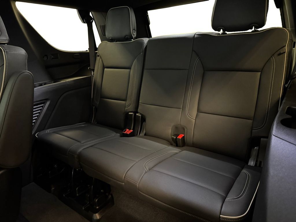 Used 2024 Chevrolet Tahoe Premier AWD/4WD image 16