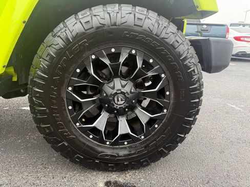Used 2017 Jeep Wrangler Unlimited Sahara w/ Dual Top Group AWD/4WD image 57